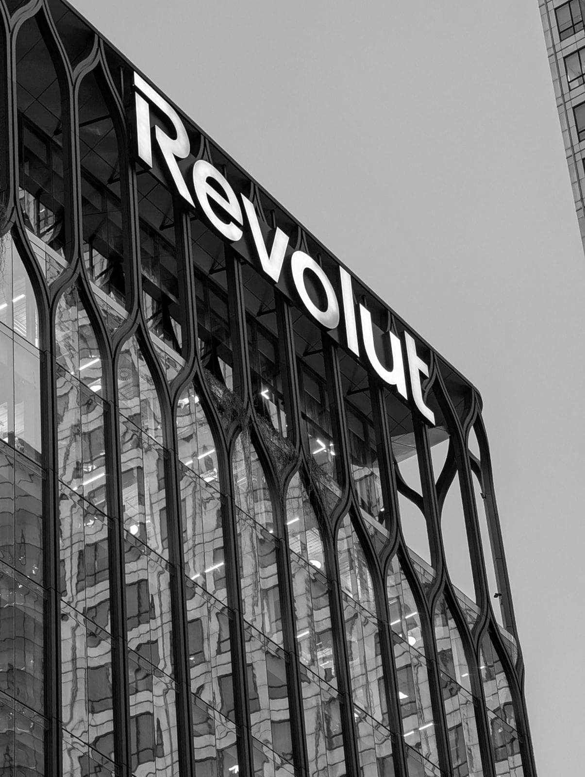 Revolut HQ, Canary Wharf — rope access signage & display works