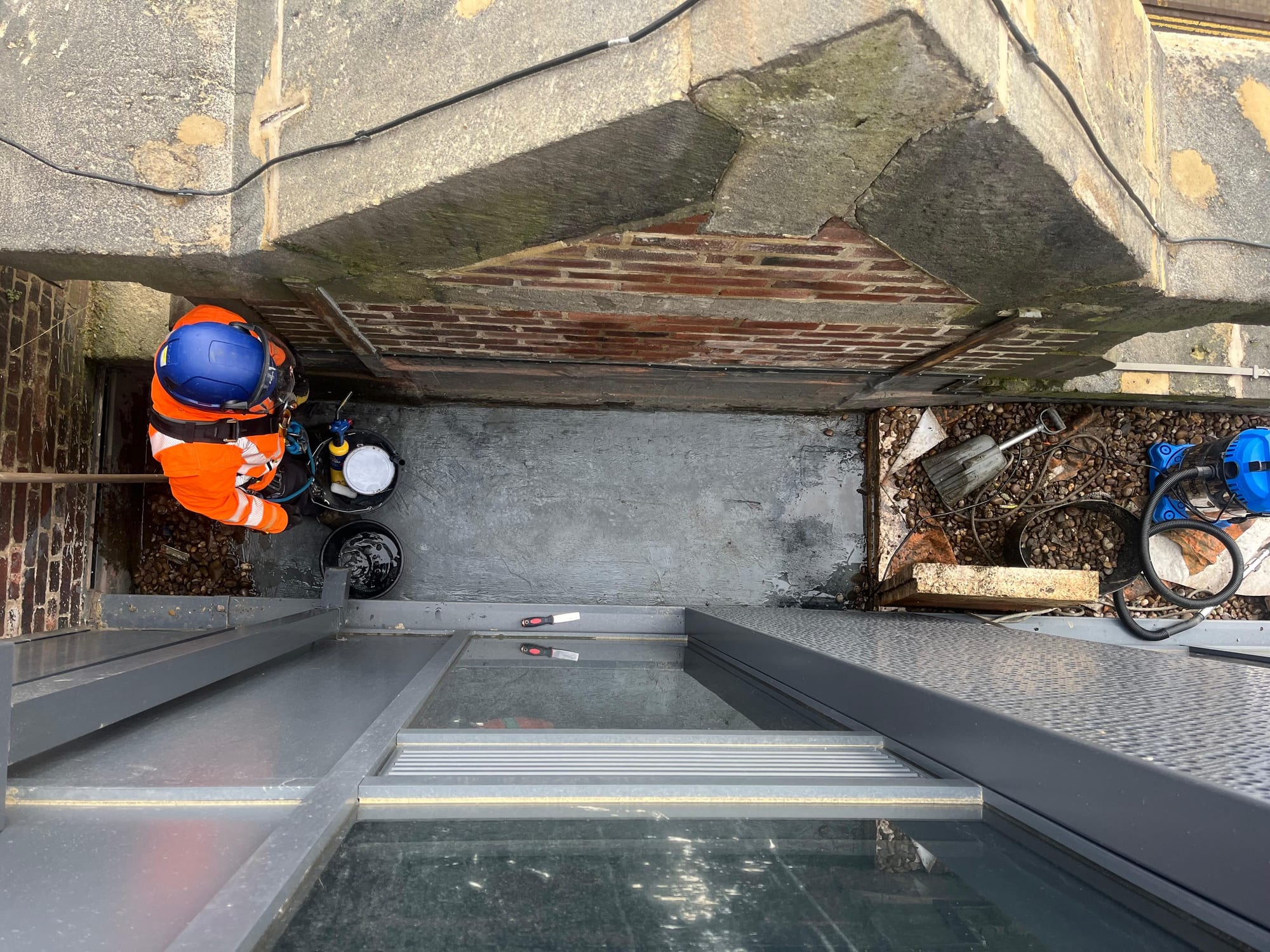 Rope access construction — lightwell above rooflight